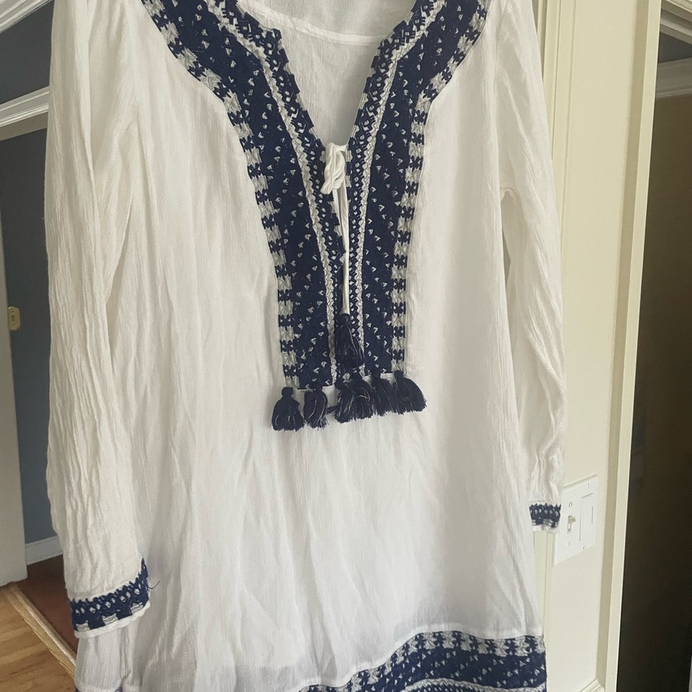 Vineyard vines medium linen White Tunic with Navy Embroidery EUC!